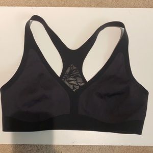 Lululemon black details sports bra with velvety detail nwot